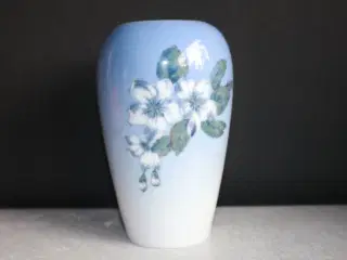 Vase med Hvide blomster fra Lyngby