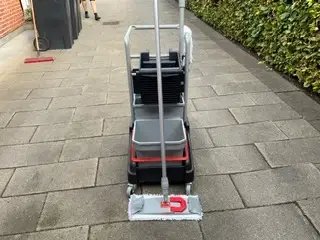 Rengøringsvogn m/spande og fremføre samt moppegarn