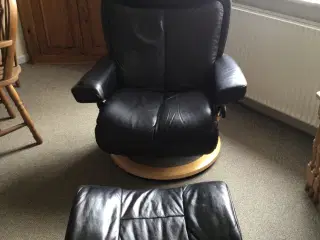 Sort læderlænestol xl med skammel 