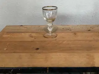 Glas til mågestel med guldkant (Lyngby glas)