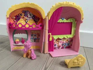  My Little Pony, Ponyville Cinema  + pony+tilbehør