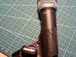 Mikrofoner.  Sennheiser e825s  300,- kr.  M.m.