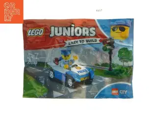 LEGO Juniors politibil sæt fra Lego (str. 17x16 cm)