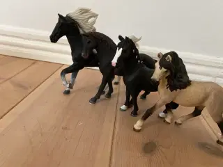  4 schleich Heste