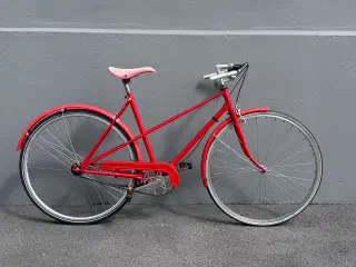 Rød dame retrocykel.