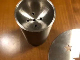 Dekorationssæt til kaffe - strødåse og 1 skabelon 