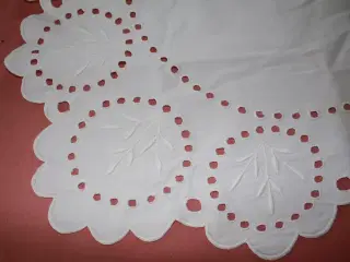 Broderet lysedug
