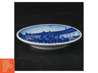 Blå og hvid porcelænstallerken med motiv fra Royal Copenhagen (str. Ø 8 cm)