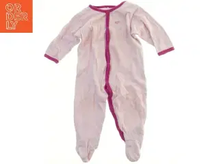 Lyserød sparkedragt med lilla kant (str. 68)