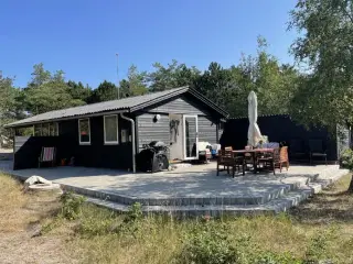 Bedste beliggenhed t�t ved vandet, skoven og havnen i �sterby, L�s�