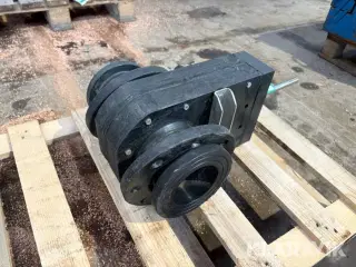 Gyllahane / skydespel