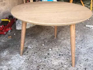 Rundt egetræsbord