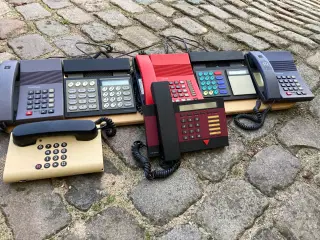 Forskellige gamle telefoner