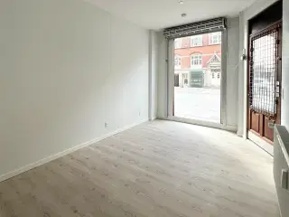 Yderst attraktivt erhvervslejemål på en af Aalborgs bedste placeringer!