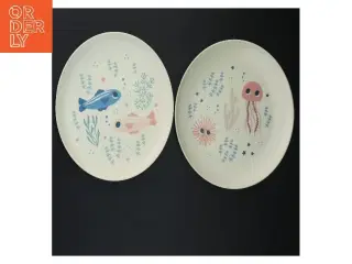 To børnetallerkener med havtematisk design fra Søstrene Grene (str. Ø 20 cm)