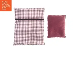 Pude sæt i bordeaux og ternet mønster (str. 26 x. 21 cm. 15 x. 12 cm)