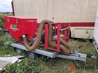- - - Løvsuger på trailer