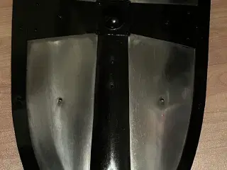 Gotisk Middelalderskjold i metal - højde 81 cm