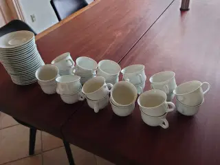 22 kaffekopper med underkopper.
