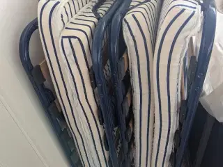 2 sammenklappelige gæstesenge begge med topmadras