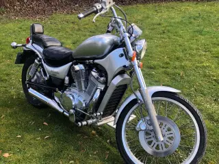 Suzuki Intruder VS800