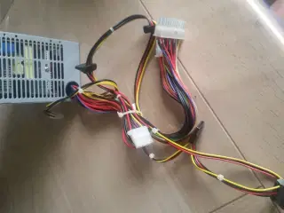 Strømforsyning til stationær computer..