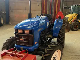 Velholdt Diesel traktor med 8m byggelift.