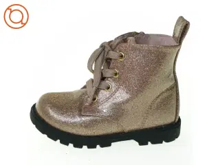 Støvlet med glitter fra H&M str. 20-21