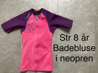 Str 8 år neopren badebluse.