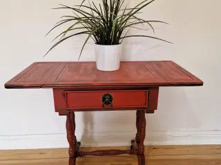 Sød gammel klapbord.