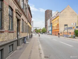Fint Kontor /showroom i stille gård.