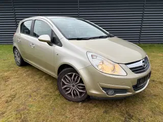 Opel Corsa 1,2 16V Cosmo - SKAL SYNES...