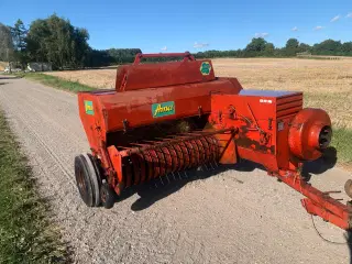 Småballepresser pæn stand