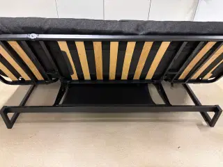 Sort sovesofa 