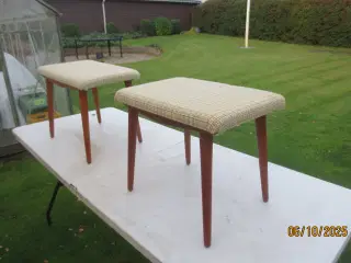 2 stk Fodskamler med Teak ben
