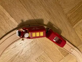 BRIO togbane med bro og batteridrevet tog 