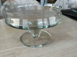Glas bordskål på fod