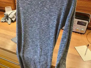 Flot grå lang bluse fra pieces str S