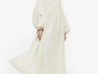 H&M broderet kjole