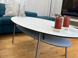 Hvidt sofabord med hylde