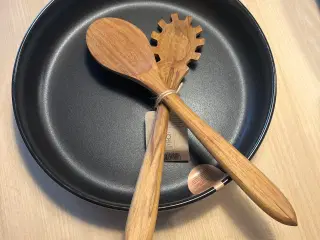RAW fad med salatbestik