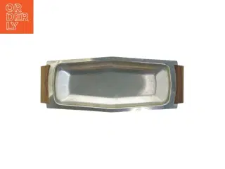 Vintage metal fad med trædetaljer (str. 32 x 12,5 x 2,5 cm)