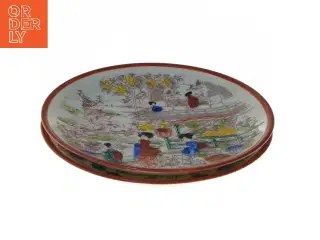 Dekorativ tallerken med asiatisk design (str. Ø 13 cm)