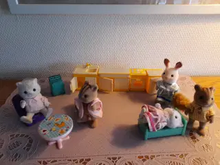 Sylvanian families 5 figurer inkl møbler.