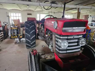Traktor MF 165 