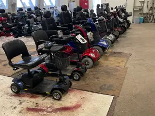 Forskellige El -scootere sælges.