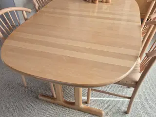 Gangsø Spisebord m. 2 tillægsplader