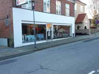 Butikslokale med facade mod Vestergade og Grønnegade