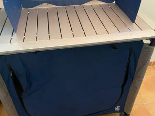 Campingbord med stænkplade
