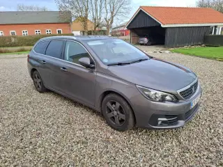 Peugeot 308 1,5 BlueHDi 130 Allure Sky SW 5d